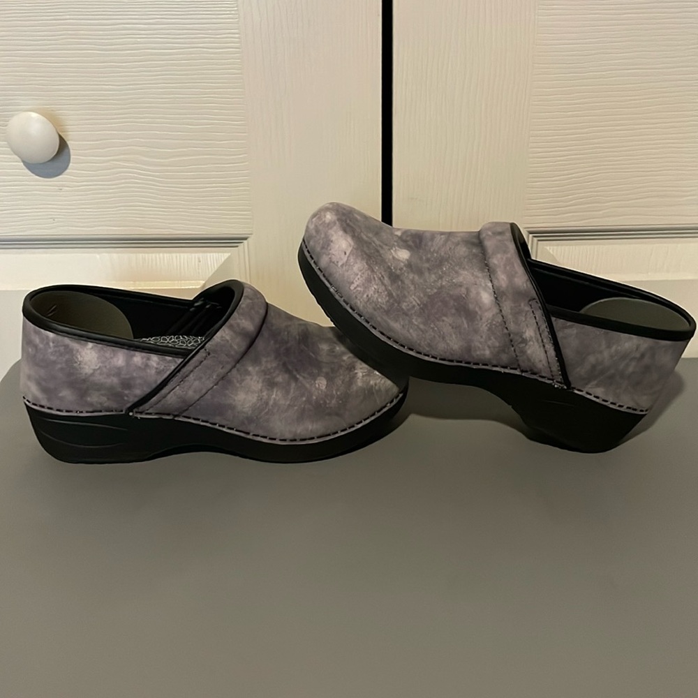 Dansko XP 2.0 Clogs pre-owned sz 39 (8.5)